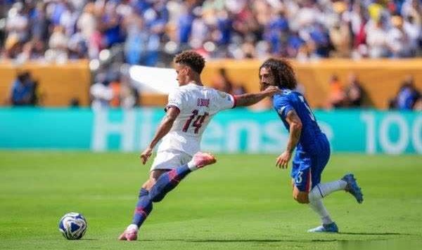 8万人见证！切尔西3-0夺冠，1.2亿超巨造3球吊打欧冠冠军